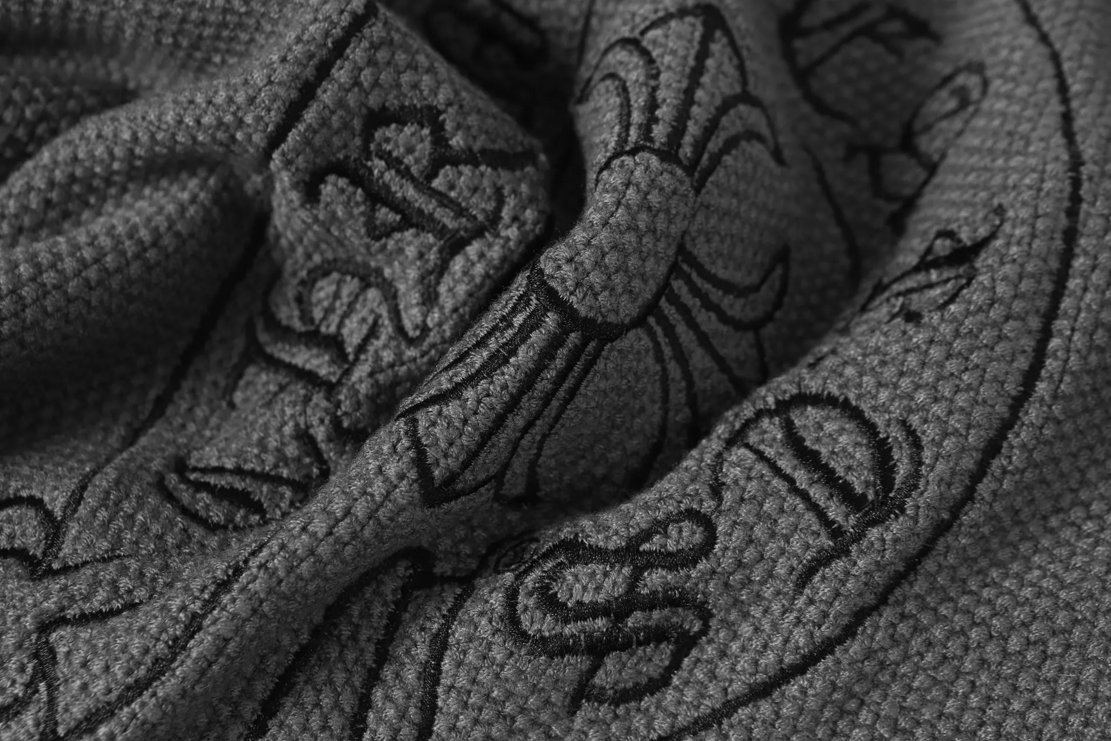 P290 #M903 cross-border model, please do not place an order if you pursue quality - Chrome Hearts/Chrome Hearts spliced Sanskrit horseshoe knitted sweater - High weight, high density and high quality The wool is soft, delicate and skin-friendly, soft and silky to the touch, has excellent warmth and skin-friendly properties - Custom-woven and dyed, no color difference, no matter the fabric or workmanship details, it beats the ordinary version on the market - Hardware zipper accessories are all customized, full of details -Colour: gray with black White and black -Size: S M L XL